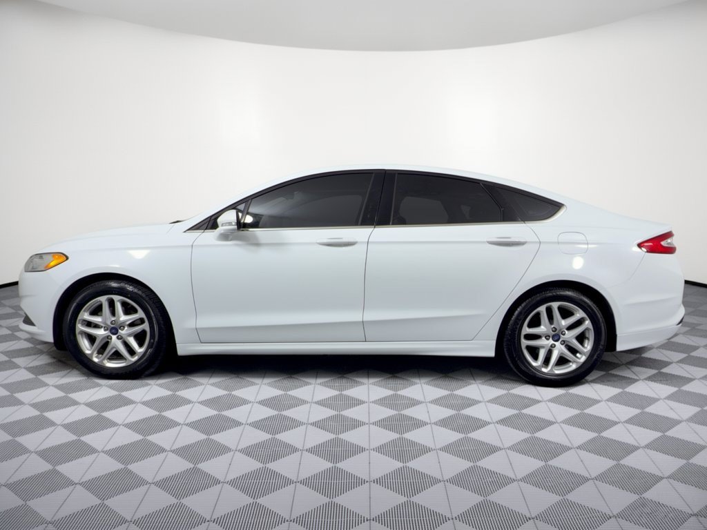 Used 2014 Ford Fusion SE FWD image 2