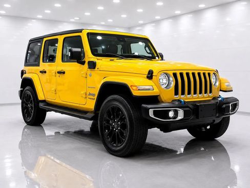 Used 2022 Jeep Wrangler Unlimited Sahara w/ Cold Weather Group AWD/4WD image 7
