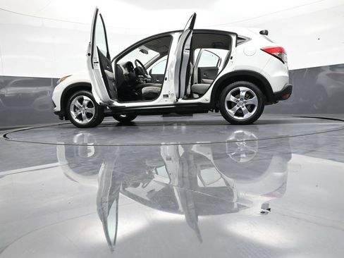 Certified 2022 Honda HR-V LX image 47