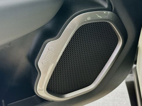 Used 2021 Jeep Renegade Limited image 22