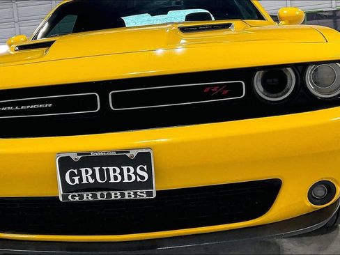 Used 2017 Dodge Challenger R/T RWD image 28
