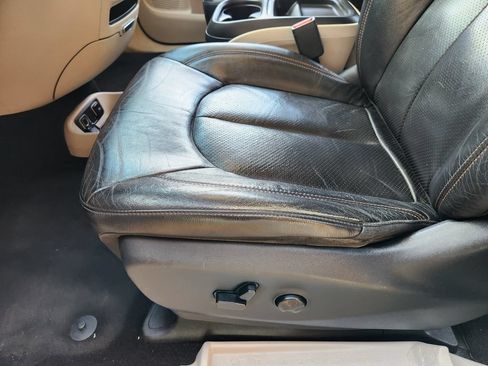 Used 2018 Chrysler Pacifica Touring-L FWD image 25