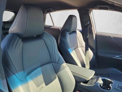 Used 2021 Toyota Venza Limited image 15