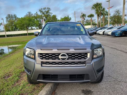 Used 2025 Nissan Frontier SV image 2
