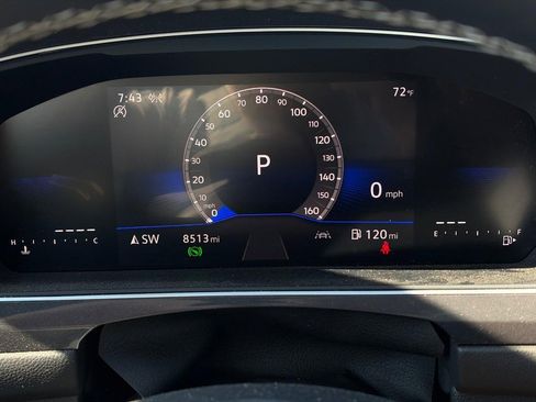 Used 2024 Volkswagen Tiguan SE w/ Panoramic Sunroof Package image 25