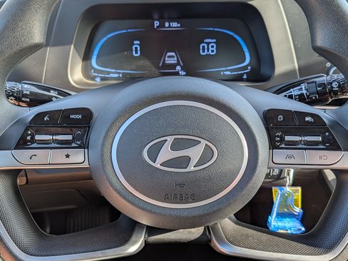 Used 2024 Hyundai Elantra SE FWD image 25