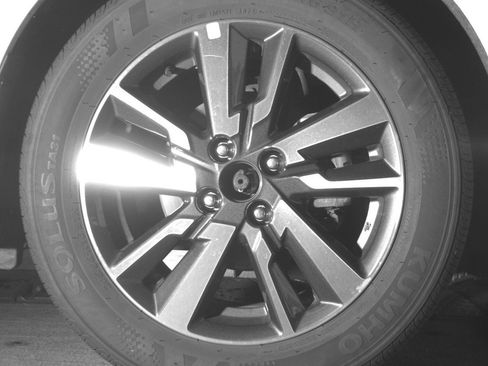 Used 2025 Nissan Versa SV image 13