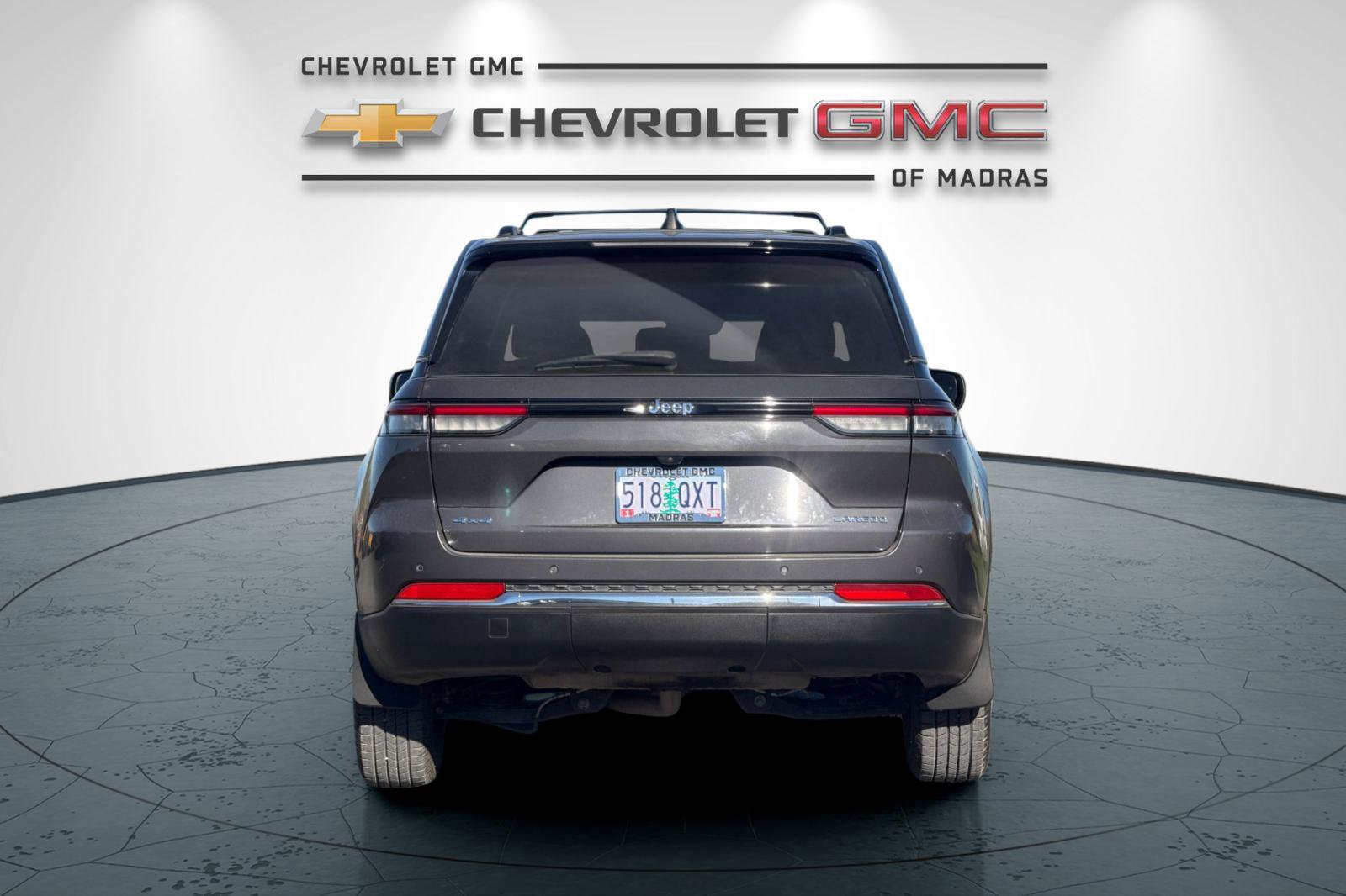 Used 2023 Jeep Grand Cherokee Laredo AWD/4WD image 4