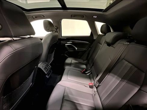 Used 2025 Audi Q5 Premium w/ Convenience Package AWD/4WD image 20
