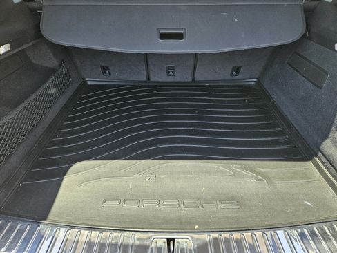 Certified 2024 Porsche Cayenne AWD/4WD image 31