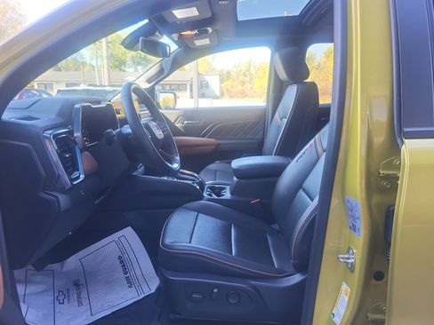 Used 2023 GMC Canyon AT4 w/ AT4 Premium Package image 5