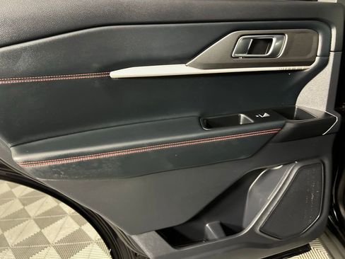 Used 2025 Ford Explorer ST-Line w/ ST-Line Street Pack image 28