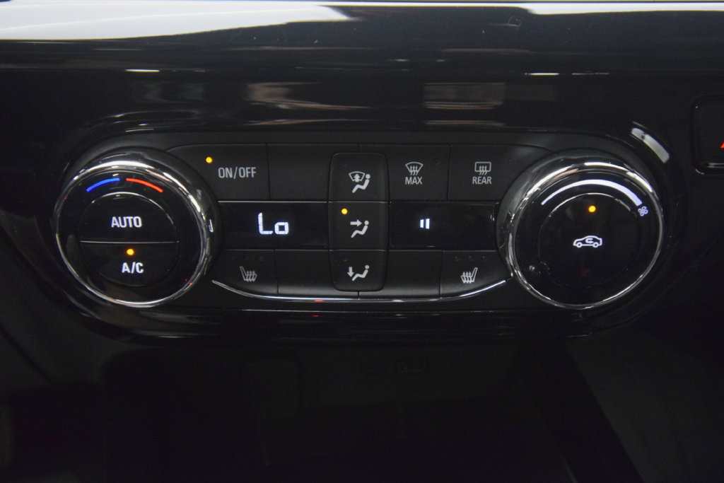 Used 2024 Chevrolet Trax RS w/ Driver Confidence Package FWD image 26