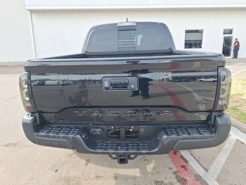 Used 2018 Toyota Tacoma SR5 image 5