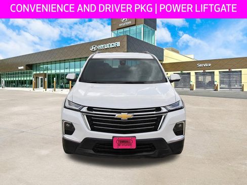 Used 2023 Chevrolet Traverse LT image 2