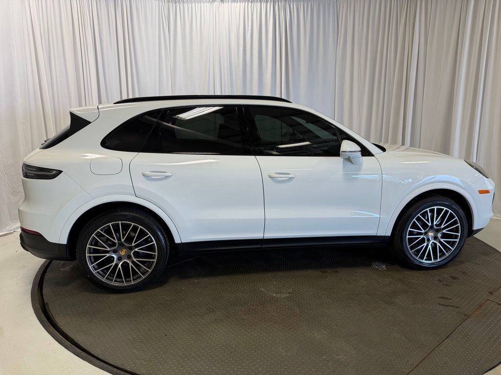 Certified 2023 Porsche Cayenne Platinum Edition AWD/4WD image 32