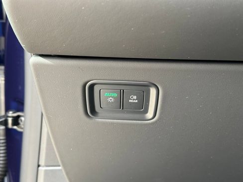 Used 2026 Porsche Macan Electric RWD image 36