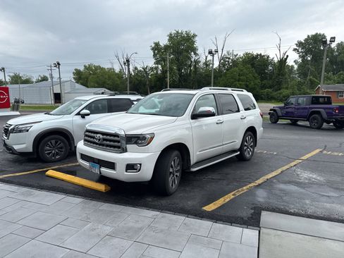 Used 2018 Toyota Sequoia Limited w/ Safety & Convenience Package AWD/4WD image 5