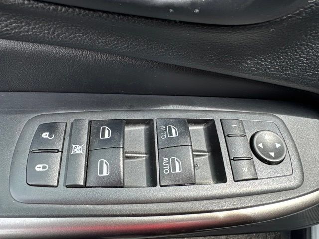 Used 2019 Jeep Cherokee Limited AWD/4WD image 15