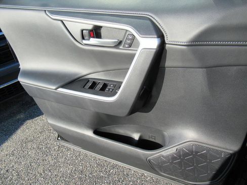 Used 2024 Toyota RAV4 Limited image 29