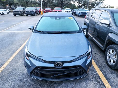 Used 2025 Toyota Corolla LE image 5