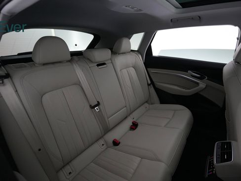 Used 2022 Audi e-tron Premium w/ Convenience Plus Package image 5