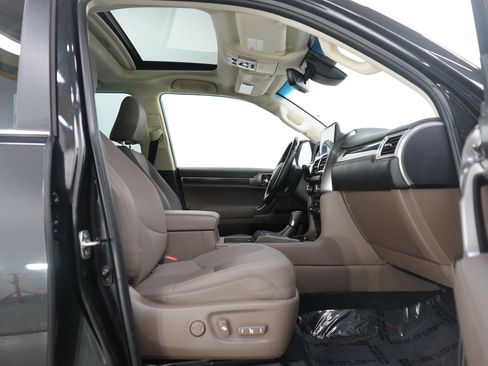 Used 2023 Lexus GX 460 Premium w/ Premium Package image 11