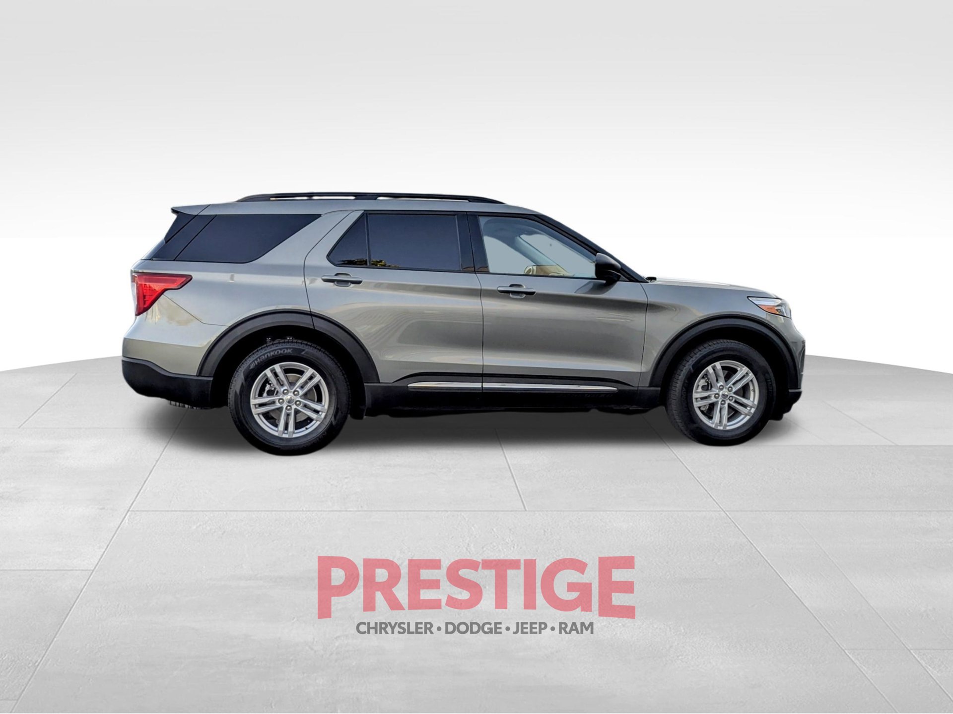 Used 2020 Ford Explorer XLT w/ Equipment Group 202A AWD/4WD image 6