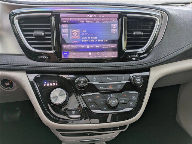 Used 2018 Chrysler Pacifica Limited FWD image 13