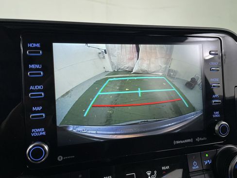 Used 2020 Toyota Highlander XLE image 16