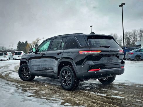 New 2026 Jeep Grand Cherokee Altitude AWD/4WD image 5
