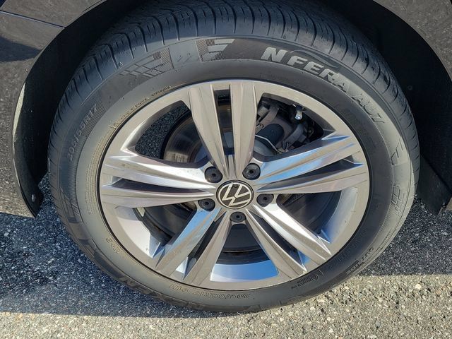 Certified 2023 Volkswagen Jetta SE w/ Panoramic Sunroof Package FWD image 5