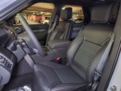 New 2026 Land Rover Discovery Limited Edition image 15