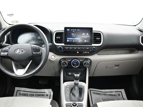 Used 2025 Hyundai Venue SEL FWD image 19