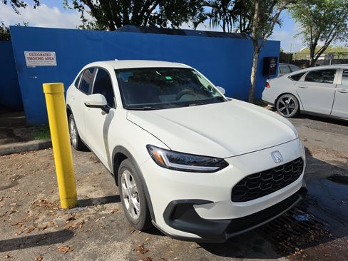 Used 2023 Honda HR-V LX image 3