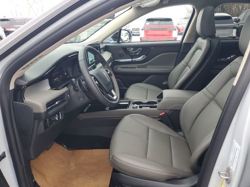 New 2026 Lincoln Corsair Premiere image 12