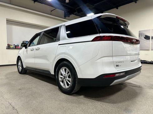 Used 2023 Kia Carnival LX image 12
