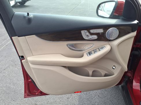 Used 2021 Mercedes-Benz GLC 300 4MATIC image 19
