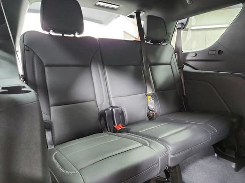 Used 2025 GMC Yukon Denali RWD image 44