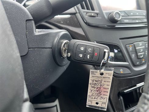 Used 2017 Buick Regal Sport Touring image 29