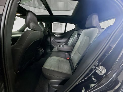 Used 2025 Volvo XC40 B5 Core image 28