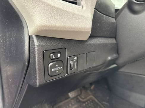 Used 2015 Toyota Corolla LE image 17