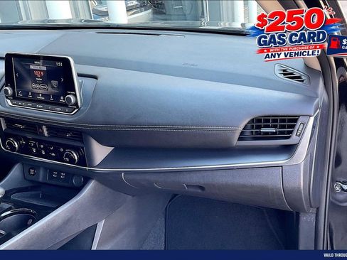 Used 2024 Nissan Rogue S FWD image 15