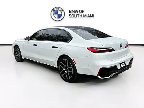 Used 2024 BMW 740i image 5