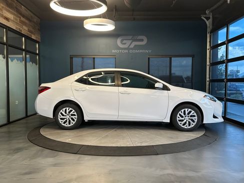 Used 2019 Toyota Corolla LE FWD image 2