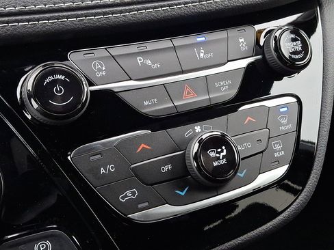 New 2026 Chrysler Pacifica Select image 13