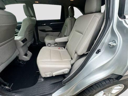 Used 2018 Toyota Highlander Limited FWD image 30