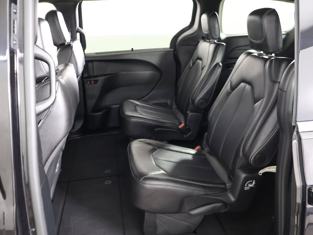Used 2025 Chrysler Pacifica Select FWD image 34
