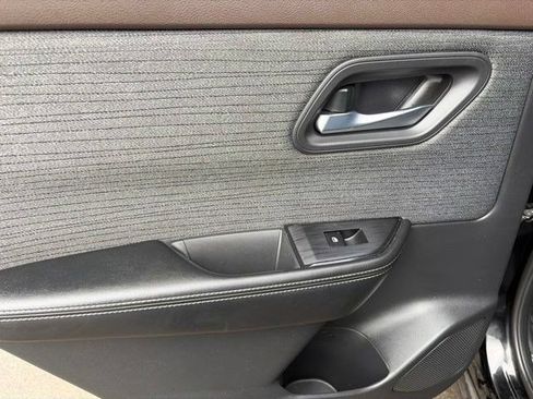 Used 2023 Nissan Rogue SV FWD image 28