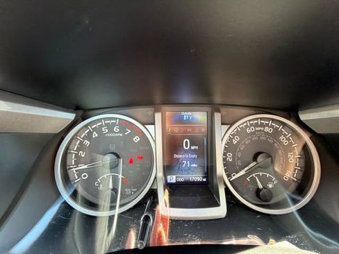 Used 2023 Toyota Tacoma Limited AWD/4WD image 17